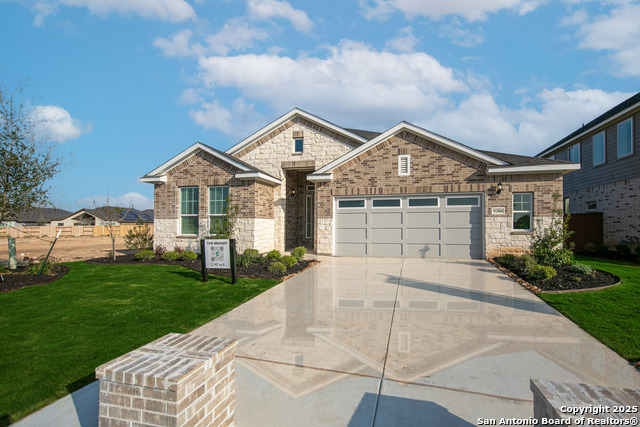 201 Hildalgo Property Photo 1