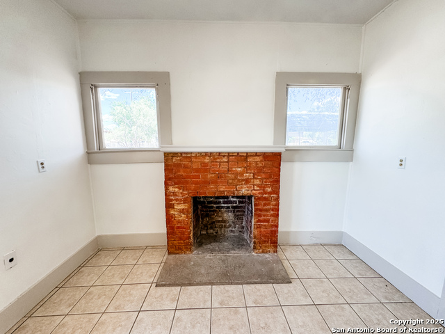 102 N Fort Property Photo 9
