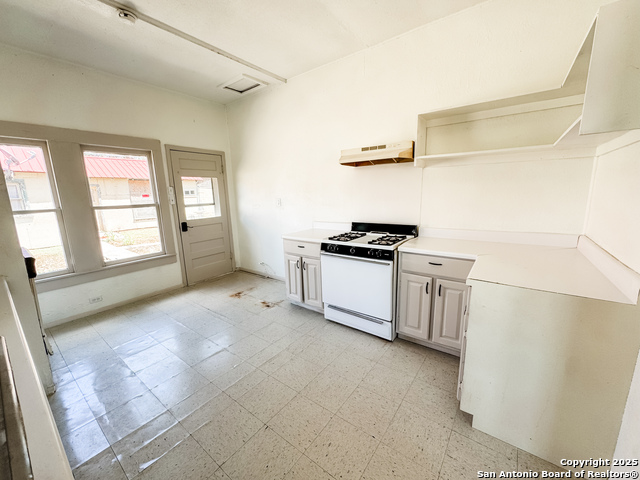 102 N Fort Property Photo 16