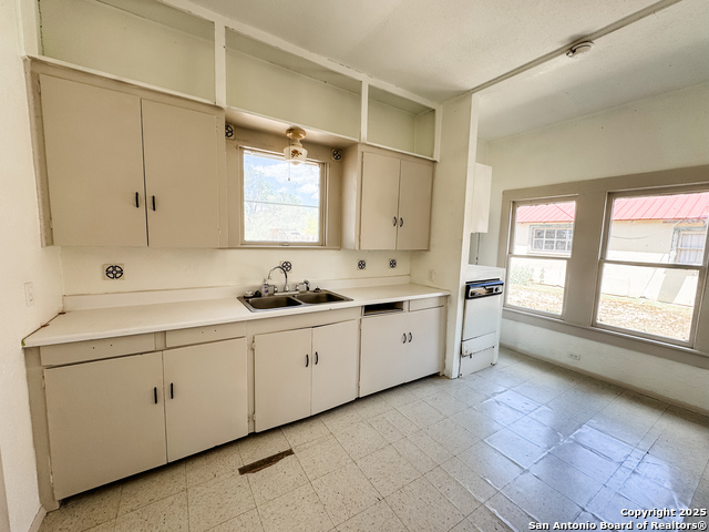 102 N Fort Property Photo 17
