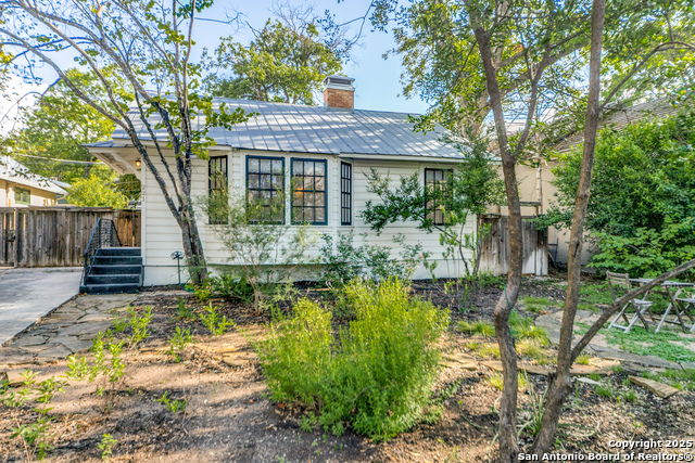 221 Redwood