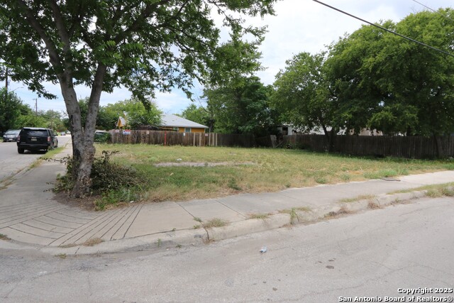 1211 S Hamilton Property Photo 3