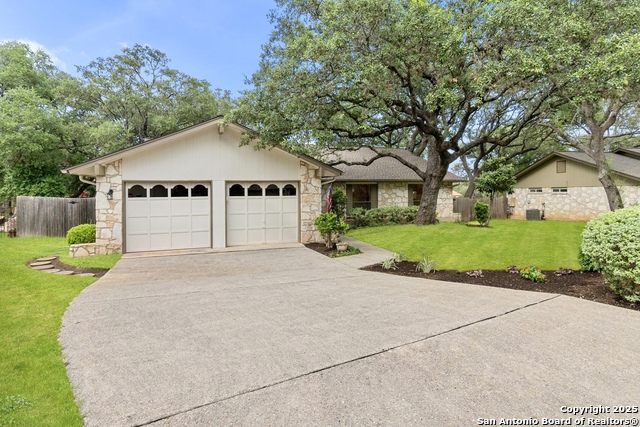14310 Fox Fire Ln Property Photo 3