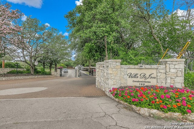 100 Lorenz Property Photo 1