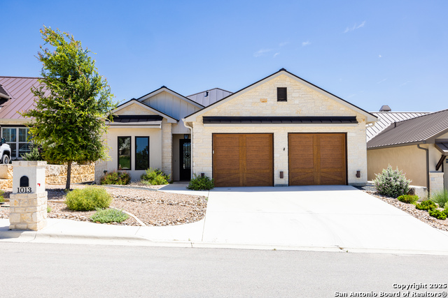 1013 Comanche Hills Property Photo 1