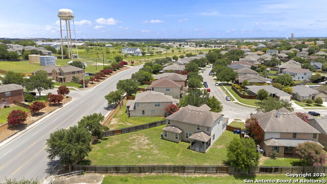 213 Springtree Parkway Property Photo 3