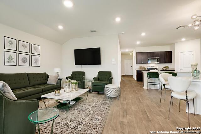 844 Nodding Nixie Property Photo 1