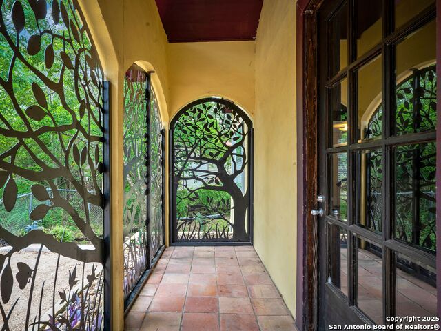 18111 Lake Shore Property Photo 1