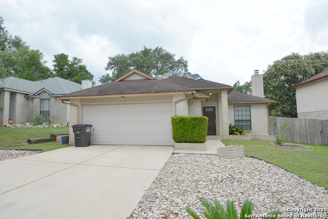 1011 Hedgestone Dr Property Photo 1
