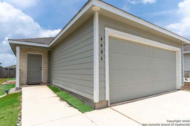 4406 Zoe Pass Property Photo 1