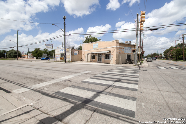 425 N Zarzamora Property Photo 7