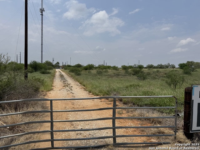 2266 Interstate 35 Property Photo 1