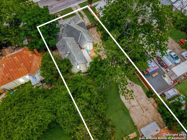 911 Camden St Property Photo 7