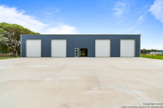 114 W First St Property Photo 3