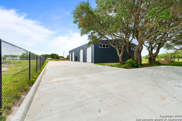 114 W First St Property Photo 5