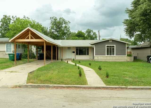 643 Edgebrook Property Photo 1