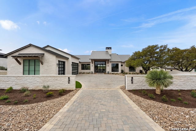 3672 Clubs Dr Property Photo 3