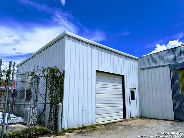 105 S Center St Property Photo 1