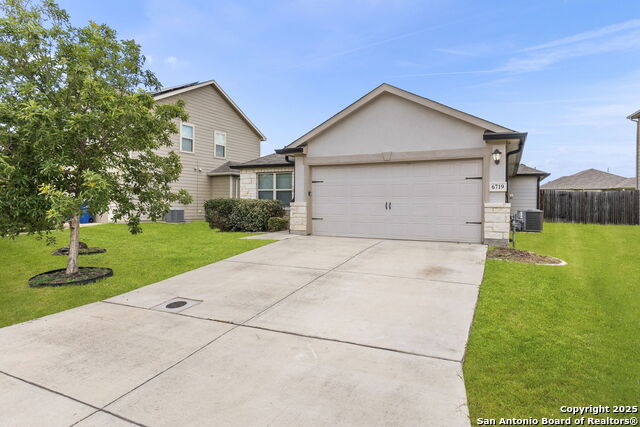 6719 Dashmoor Creek Property Photo 1