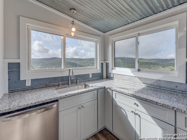238 Ledgeview Property Photo 7