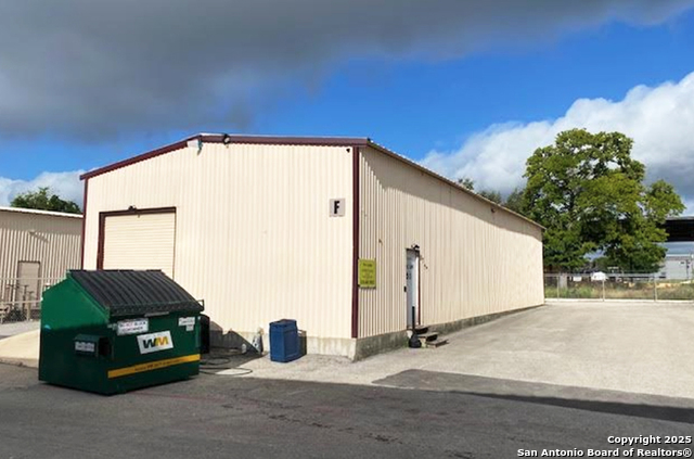 30875 I-10 Property Photo