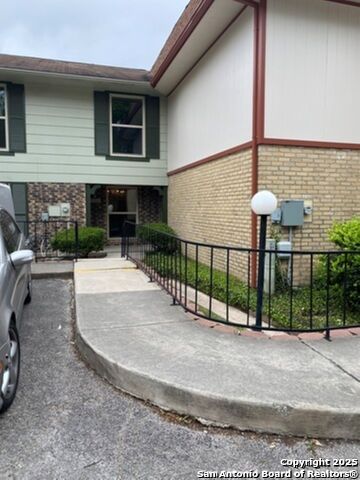 5010 Arbor Ridge Dr Property Photo 3