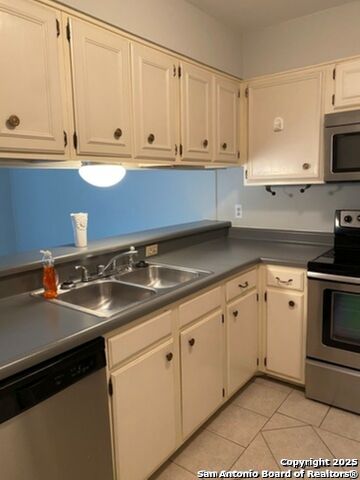 5010 Arbor Ridge Dr Property Photo 7