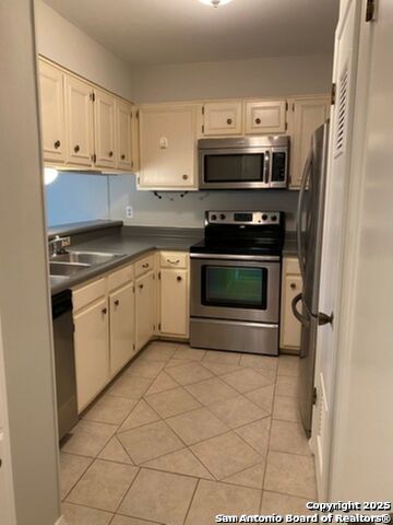 5010 Arbor Ridge Dr Property Photo 8
