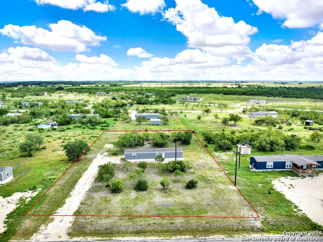 888 Lobo Loop Property Photo 1