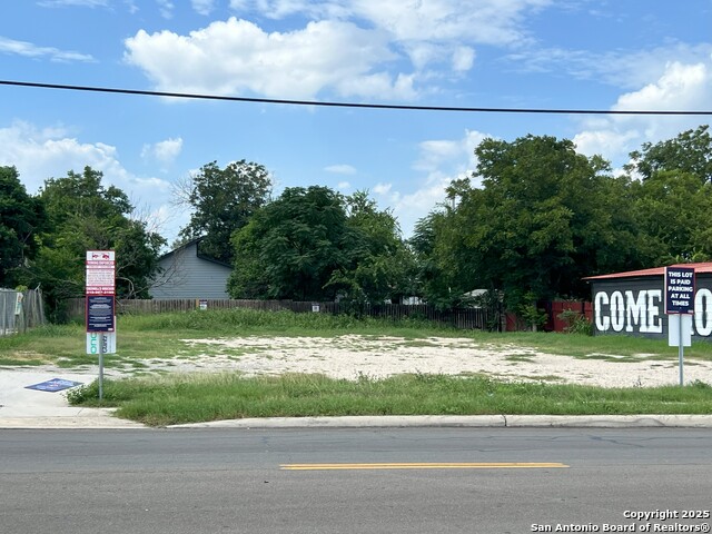 2931 E Houston Property Photo 2