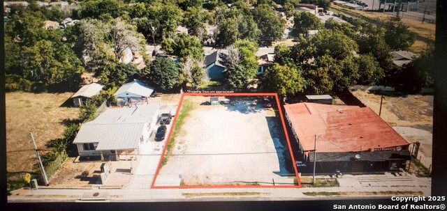 2931 E Houston Property Photo 3