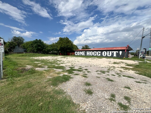 2931 E Houston Property Photo 4