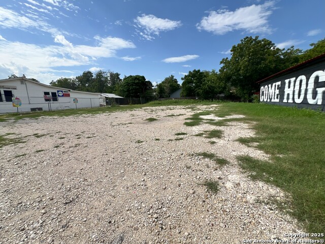 2931 E Houston Property Photo 5