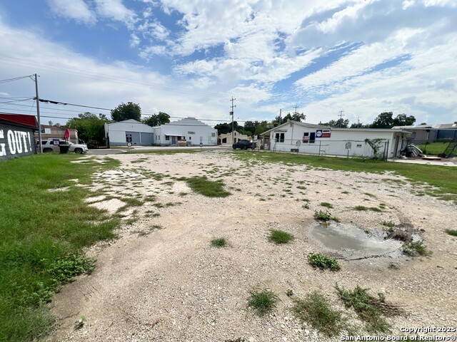 2931 E Houston Property Photo 8