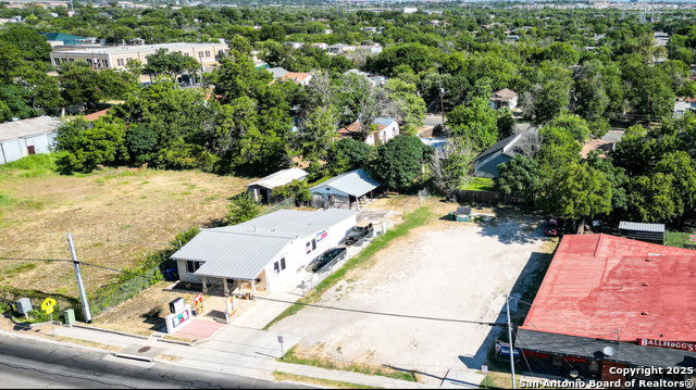 2931 E Houston Property Photo 9