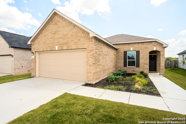 411 Muscari Property Photo 1