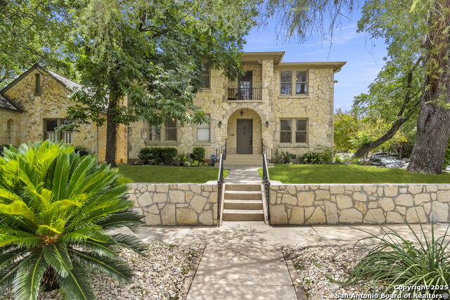 300 E Lullwood Property Photo 1