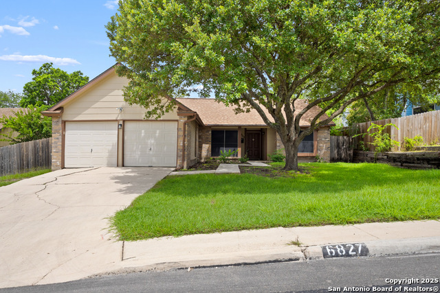 6827 Raintree Frst Property Photo 1