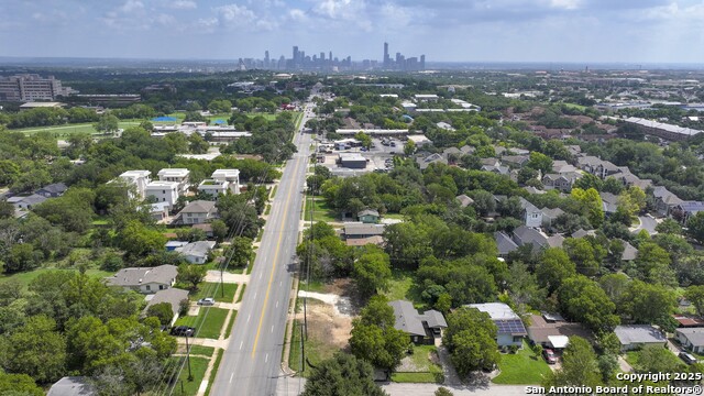506 Clover Property Photo 5