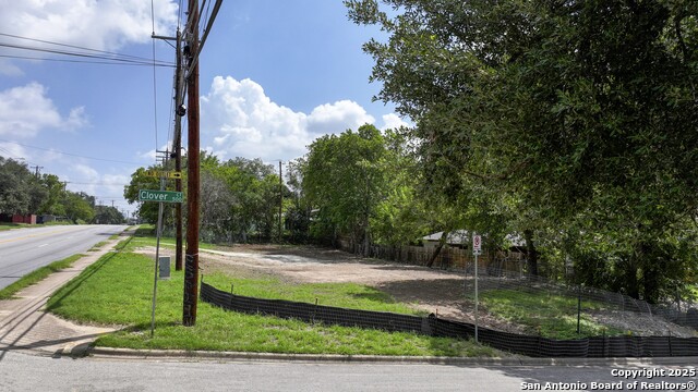 506 Clover Property Photo 11