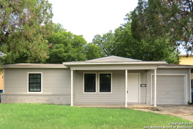 550 Como Ave Property Photo 1