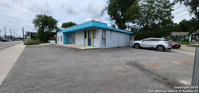 2909 N Saint Marys Property Photo 2