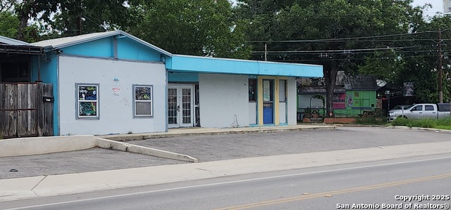 2909 N Saint Marys Property Photo 6