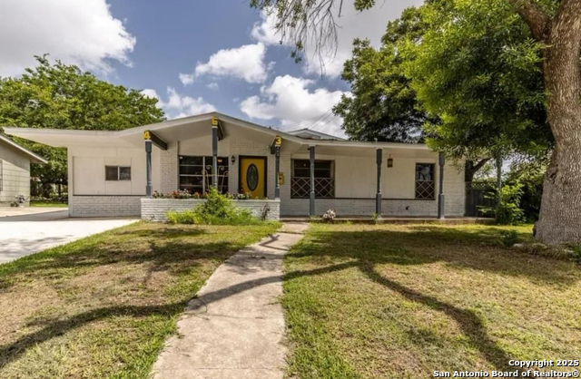 463 Sprucewood Property Photo 1