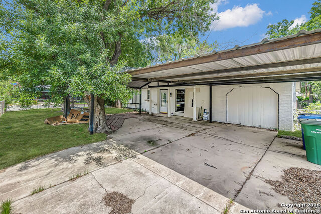 9018 Ozalid Property Photo 1