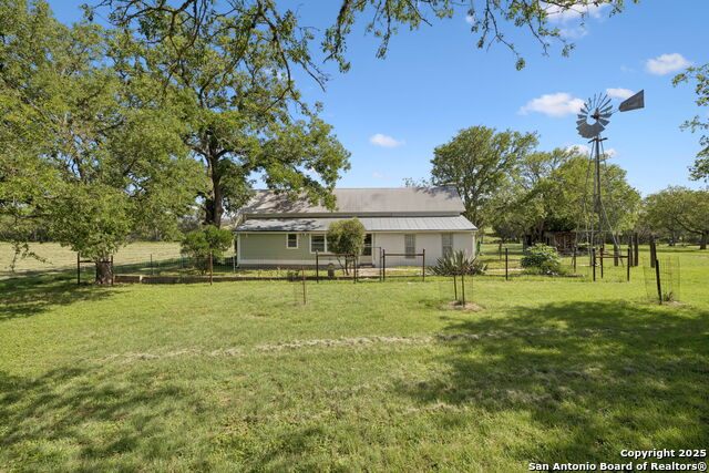 1078 Fm 480 Property Photo 1