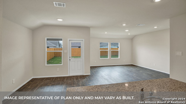 1042 Argonne Forest Property Photo 14