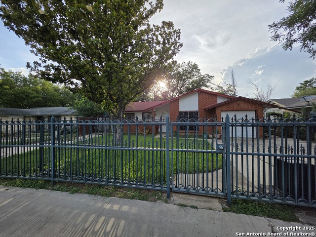 2103 Chesterhill