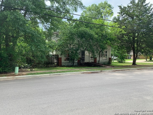 915 N Roberson Property Photo 1