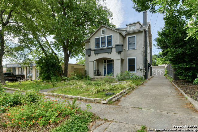 124 W MISTLETOE AVE Property Photo 1